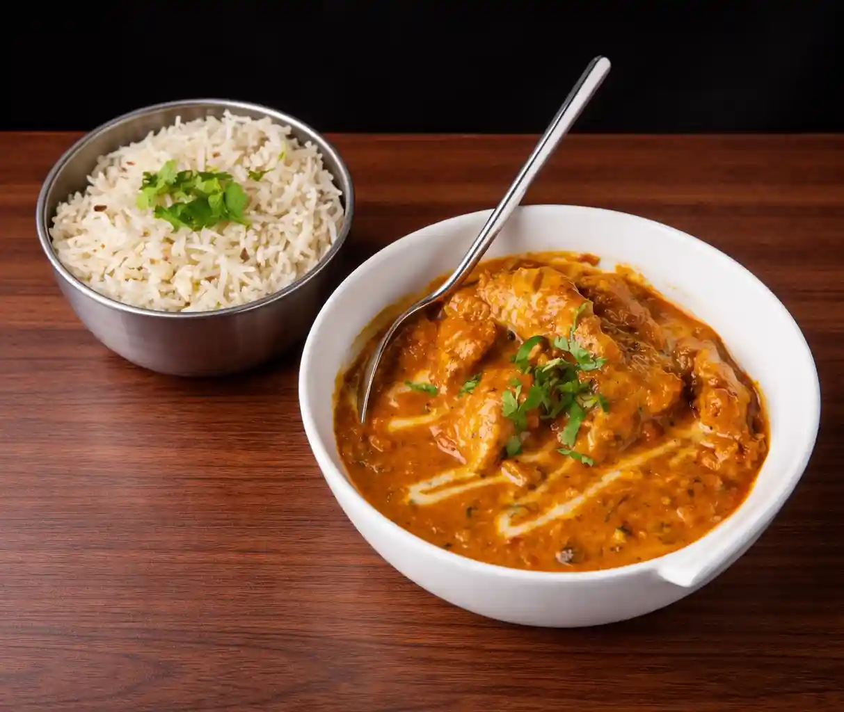 Butter chicken - creamy tomato curry with tender chicken pieces