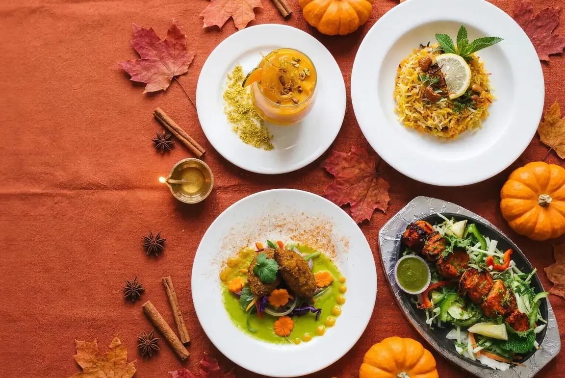 Tabla Thanksgiving specials on a festive table
