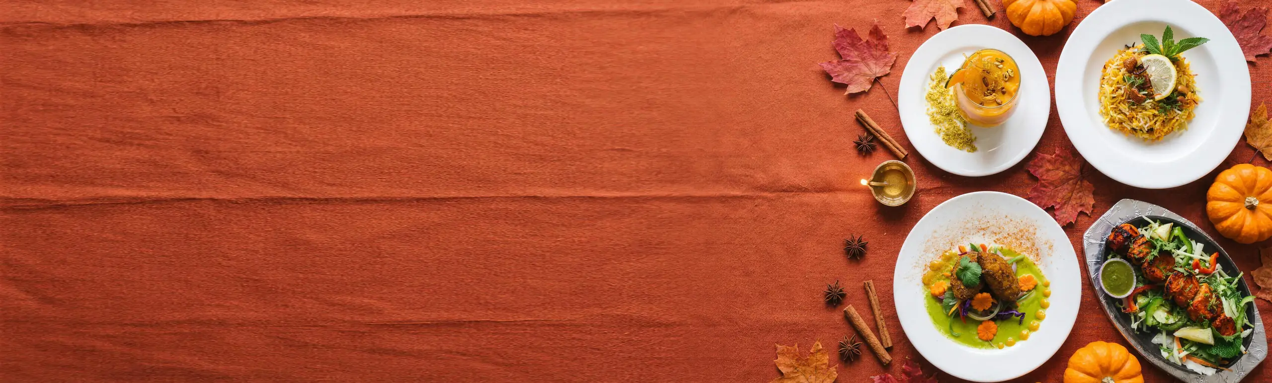 Tabla Thanksgiving specials on a festive table